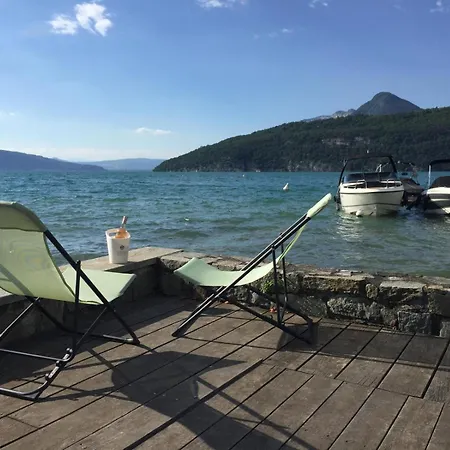 Le Du D'annecy Avec Les Pieds Dans L Eau, Et Ponton Prive *