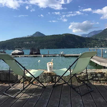 Le Du D'annecy Avec Les Pieds Dans L Eau, Et Ponton Prive * Duingt