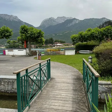 Le Du D'annecy Avec Les Pieds Dans L Eau, Et Ponton Prive Duingt